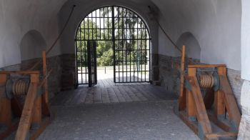 thumb_350_s6ukr_Cetatea-medievala-800x450.jpg